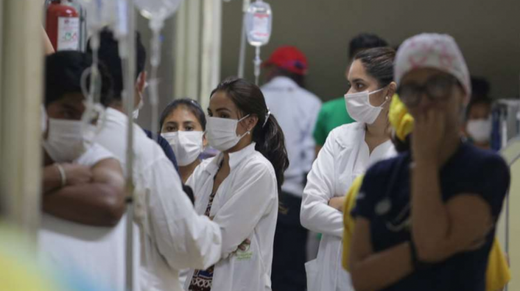 Enfermeras con barbijos para evitar ser contagiadas de coronavirus. Foto: Internet