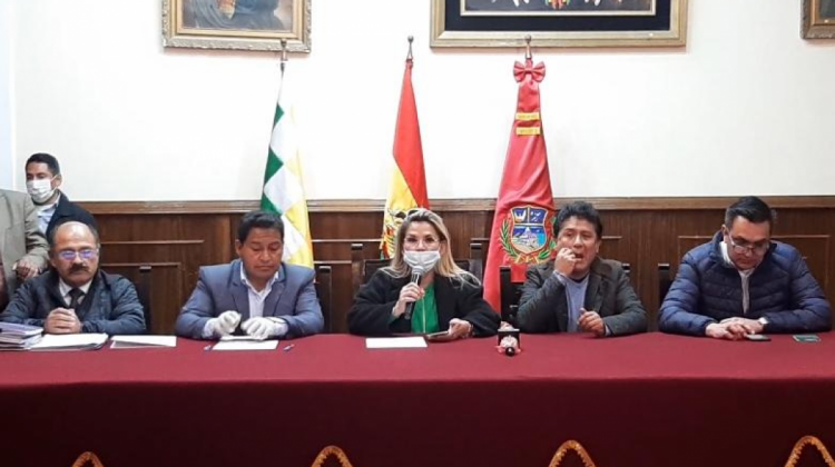 Presidenta de Bolivia, Jeanine Áñez, en conferencia de prensa. Foto: ABI.