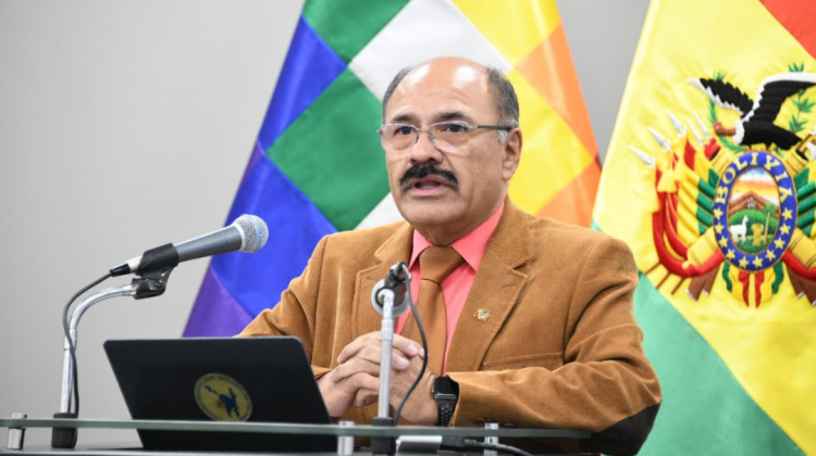 Ministro de Salud, Aníbal Cruz, en conferencia de prensa en la Casa Grande del Pueblo. Foto: Abi