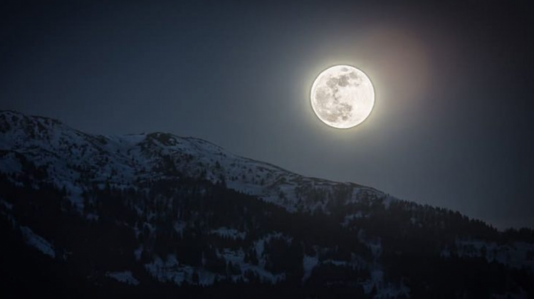 Una imagen de la superluna que puede registrarse esta noche si el clima lo permite. Foto: misiones Cuatro