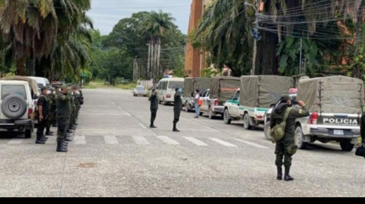 Policías a su retorno al Chapare días atrás. Foto archivo: La Voz de Tarija