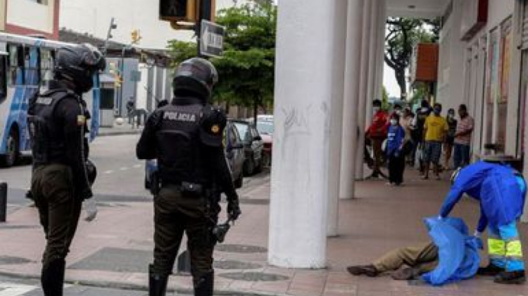 Levantan un cadáver en Guayaquil. Foto. RRSS