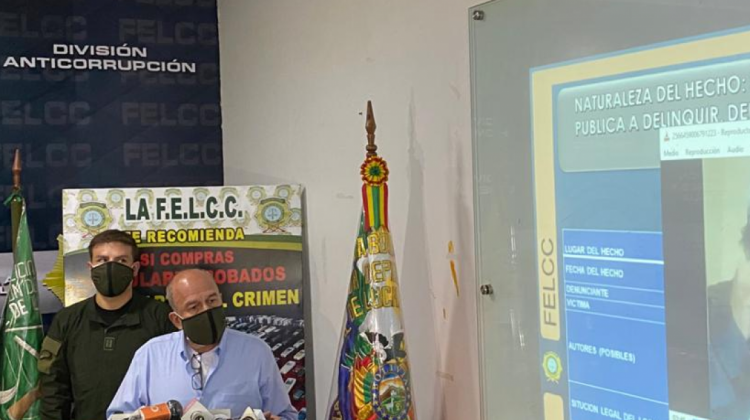 El ministro Arturo Murillo presentó el caso en la FELCC de Santa Cruz. Foto: Ministerio de Gobierno