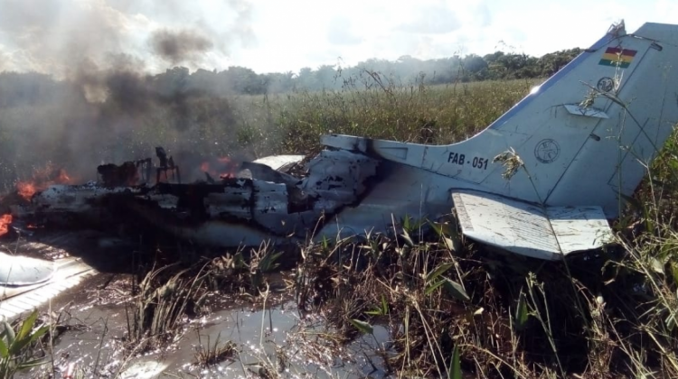 Avioneta bimotor que se estrelló en Trinidad. Foto: Prensa INRA.