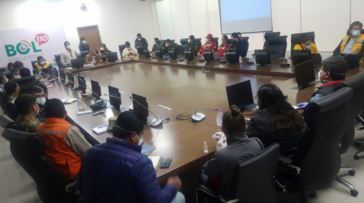 Reunión del Centro de Operaciones de Emergencia Departamental (COED) de La Paz. Foto: Gobernación de La Paz.