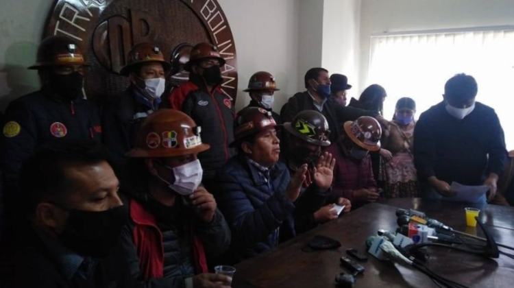 Conferencia de prensa de la Central Obrera Boliviana (COB) y la Federación Sindical de Trabajadores Mineros de Bolivia (FSTMB). Foto: Redes Sociales.