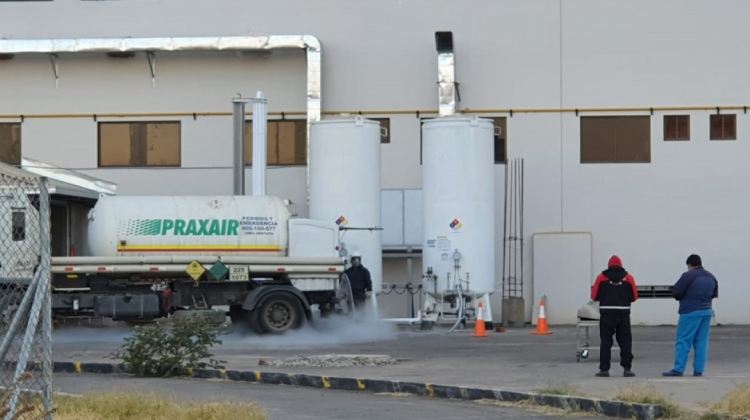Cisternas de oxígeno llegan a hospitales de Cochabamba. Foto: ABI