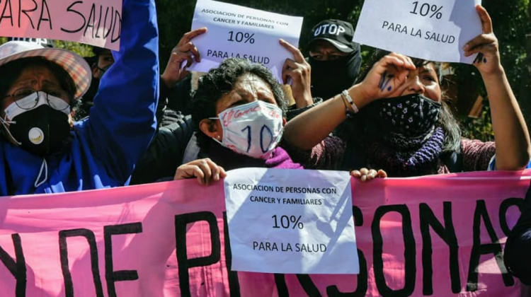Pacientes con cáncer en una protesta en La Paz. Foto: Fiorella Rivera