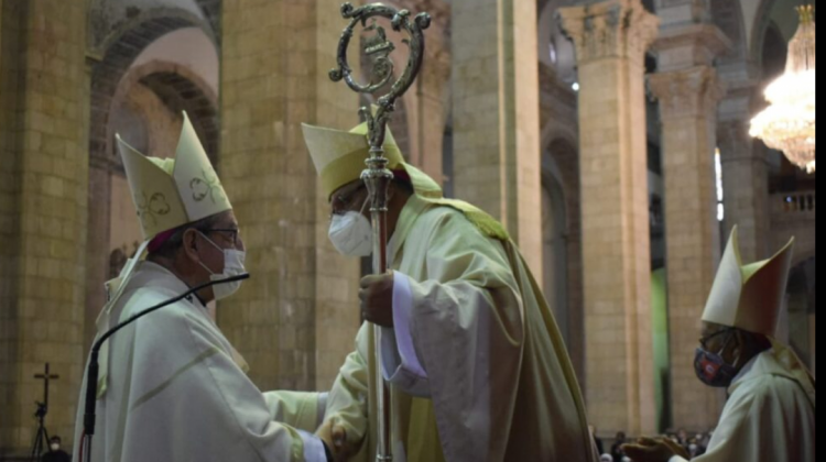 Posesión del nuevo Arzobispo de la Arquidiócesis de La Paz . Foto. Iglesia Viva