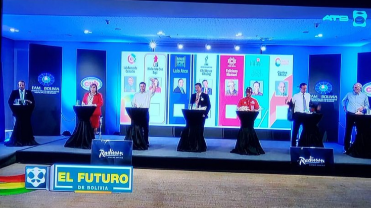 "Foro debate" organizado en la ciudad de Santa Cruz. Foto: Redes Sociales.