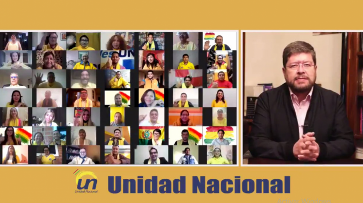 El líder de Unidad Nacional (UN), Samuel Doria Medina, junto a otros dirigentes del partido. Foto: Captura de video.