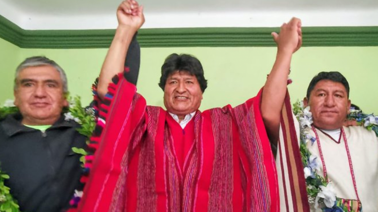 Candidatos electos en Potosí junto a Evo Morales. Foto: Twitter de Evo Morales