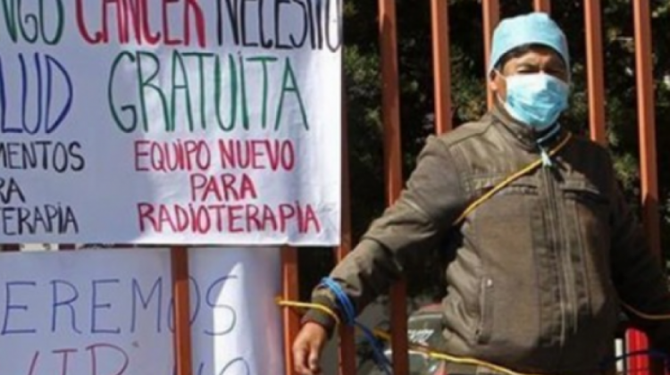 Pacientes con cáncer en Bolivia durante una protesta. Foto. Archivo