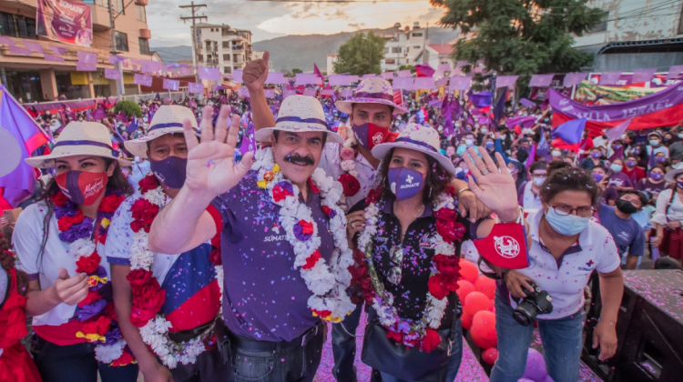 Manfred Reyes Villa en campaña. Foto: Twitter del candidato