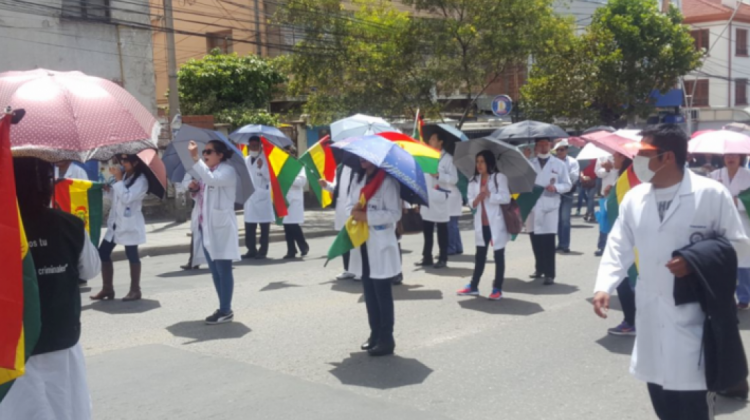 Médicos en una de sus protestas en Miraflores. Foto: ANF