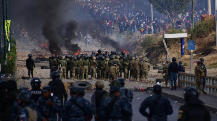 Los enfrentamientos en Sacaba. Foto: Carlos López-Los Tiempos