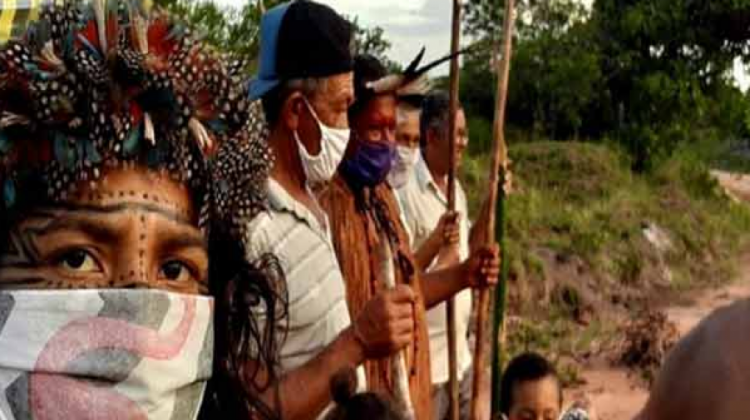 Pueblos indígenas cuestionan la gestión de Bolsonaro para contener la pandemia. Foto. FILAC