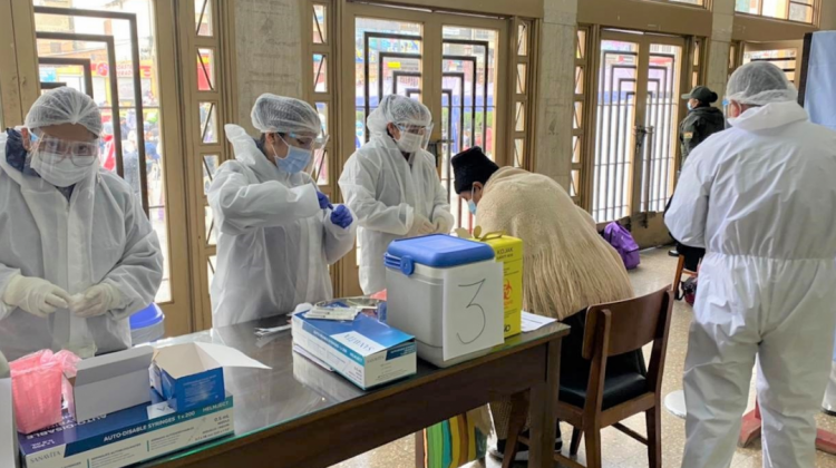 Brigadas médicas en la vacunación masiva. Foto: Sedes La Paz