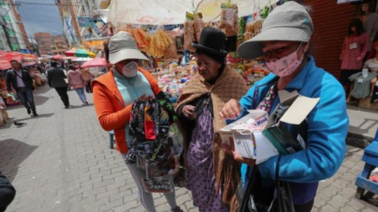 Vendedores ambulantes en La Paz. Foto: RTP