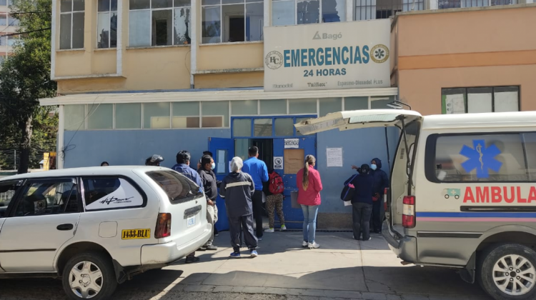Familiares y pacientes esperan ser atendidos en Emergencia del hospital de Clínicas. Foto: ANF