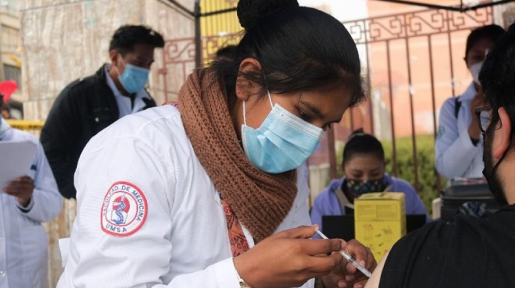 Vacunación masiva en La Paz. Foto: Ministerio de Salud