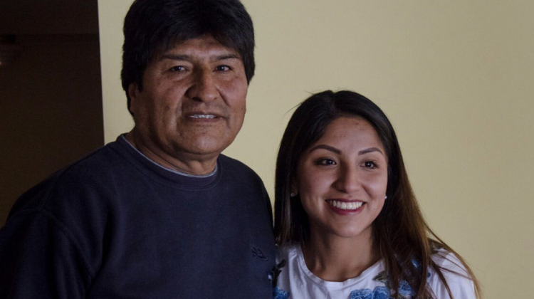 El expresidente Evo Morales junto a Evaliz. Foto: Opinión