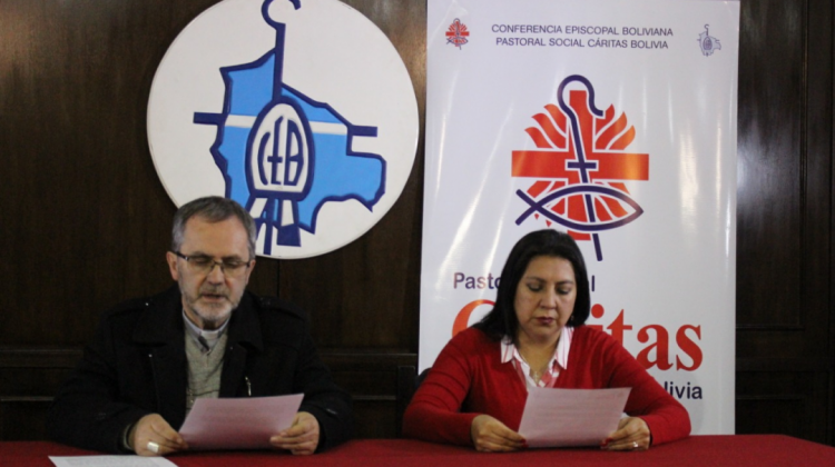 Presidente de la Pastoral Social Caritas Bolivia, Mons. Cristóbal Bialasik y la directora ejecutiva, Marcela Rabaza. Foto: CEB