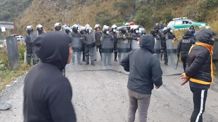 El conflicto de Apdecoca en Los Yungas derivó en la muerte de un policía. Foto: Opinión