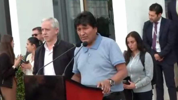 Morales y García Linera cuando ya estaban en México. Foto: Captura de pantalla