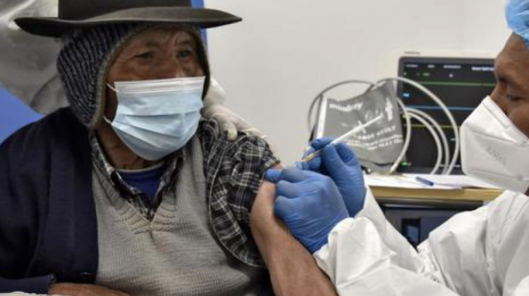 Vacunación en Perú. Foto. RRSS