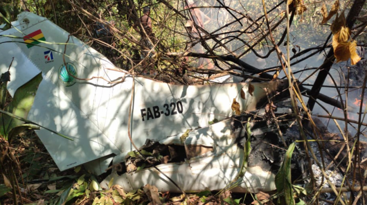Los restos de la avioneta siniestrada. Foto: NOTIRIBER