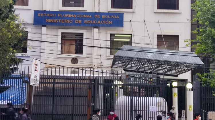 Frontis del Ministerio de Educación. Foto: Twitter