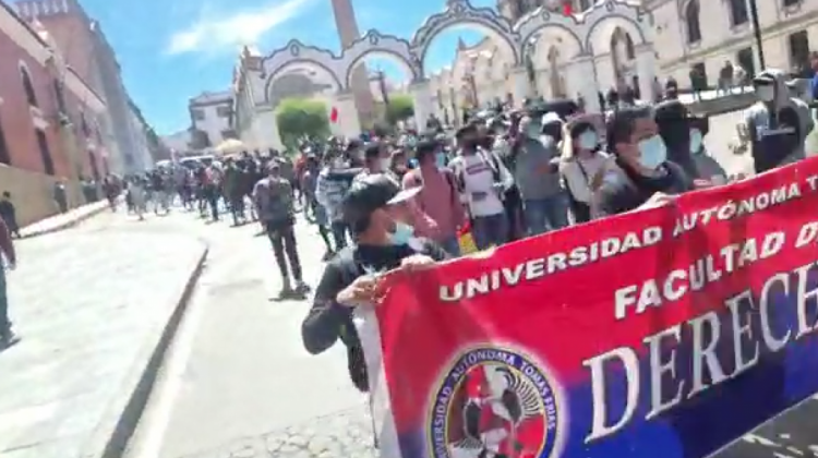 Estudiantes universitarios movilizados en Potosí. Foto: Juan Orellana.