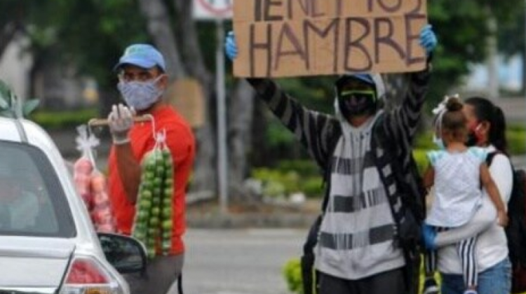 Migrantes venezolanos pidiendo limosna. Foto. RRSS
