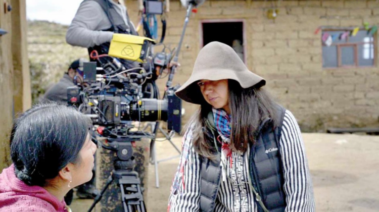 La directora de “Cuidando al sol”, Catalina Razzini, durante el rodaje del filme. PUCARA FILMS