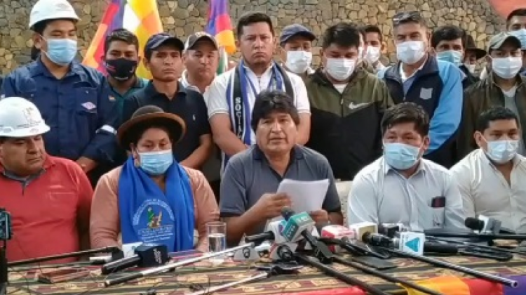 Morales y dirigentes de organizaciones en conferencia de prensa. Foto: captura video