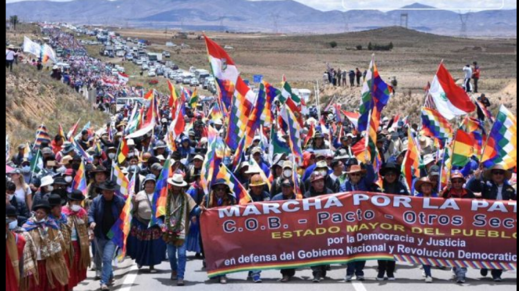 La marcha del MAS se dirige a La Paz. Foto: Ahora El Pueblo