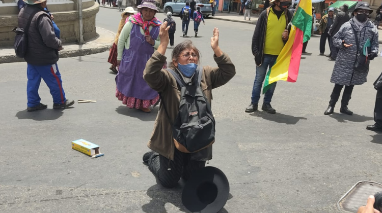 Una mujer en la protesta de los antivacunas que se realizó en La Paz. Foto: ANF