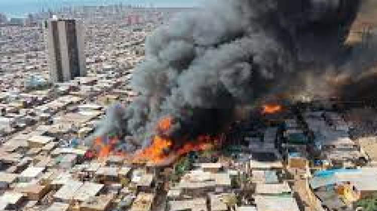 Incendio de gran magnitud. Foto: periodista.cl