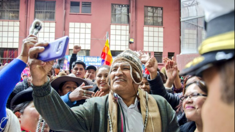 Evo Morales con los simpatizantes del MAS. Foto: RRSS