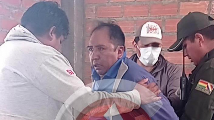 El senador suplente aprehendido. Foto: Captura video Cadena A