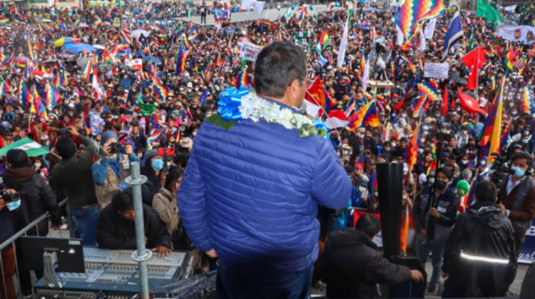 El presidente Luis Arce en una concentración del MAS. Foto: Twitter.