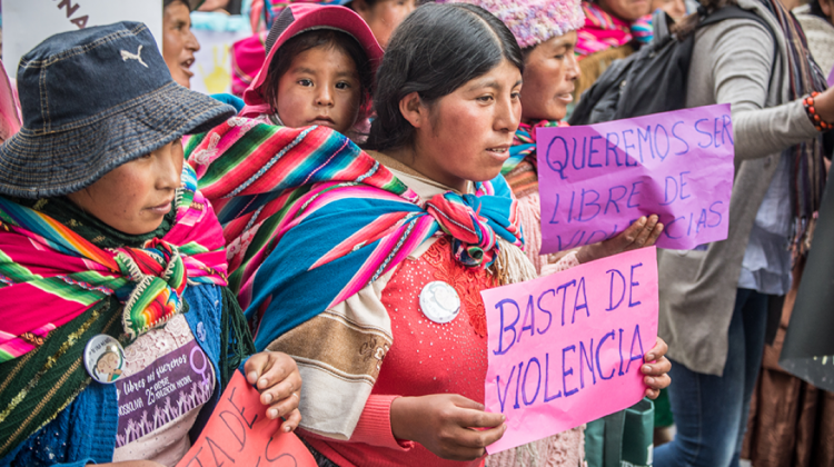 Mujeres marchando contra la violencia. Foto. RRSS