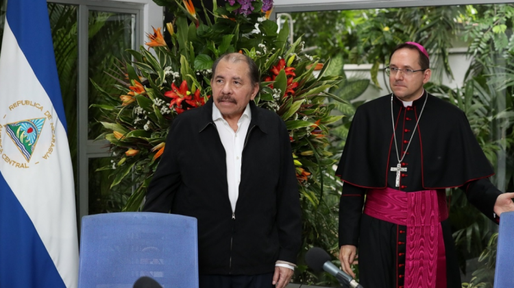 El presidente Daniel Ortega junto al nuncio Waldemar Stalislaw Sommertag, en junio de 2018. Foto: El 19 Digital