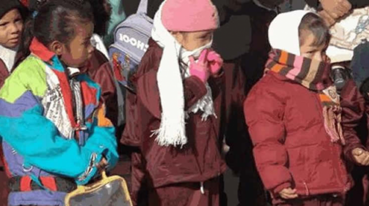 Niños abrigados por invierno. Foto: RRSS.