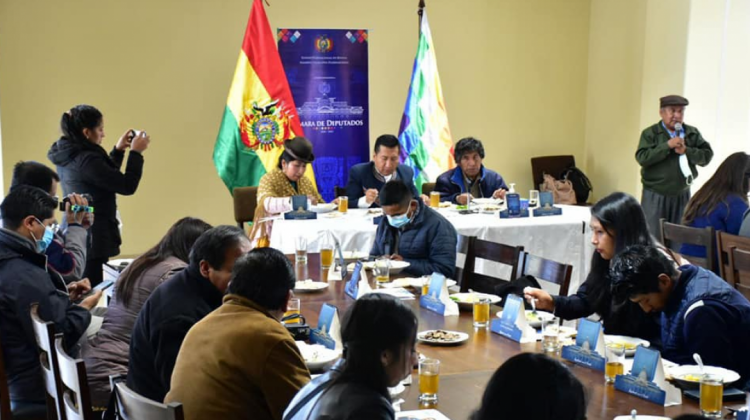 Presidente de la Cámara de Diputados, en un desayuno con periodistas de El Alto. Foto: Cámara de Diputados.