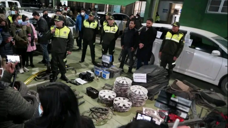 Reporte policial sobre el operativo y desarticulación de la banda de venta de coches ilegales y autopartes. Foto: Policía Boliviana