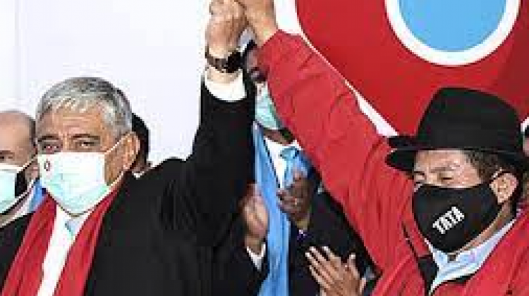 Arias y Quispe durante la campaña electoral. Foto: Captura de video