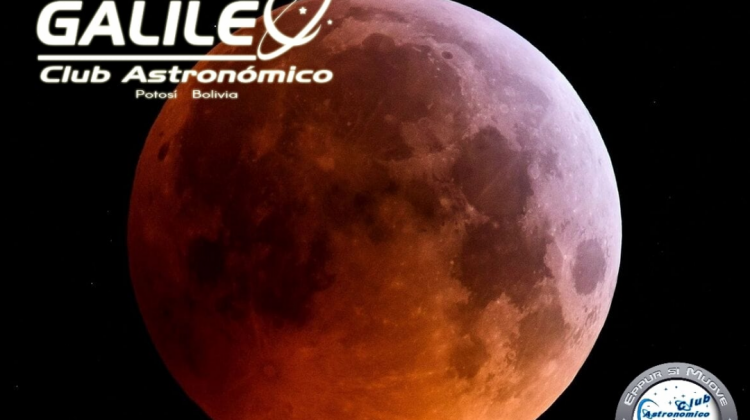 Una fotografía de un eclipse lunar total, el satélite natural de la Tierra adquiere una sombra de color rojizo. Foto: Club Galileo