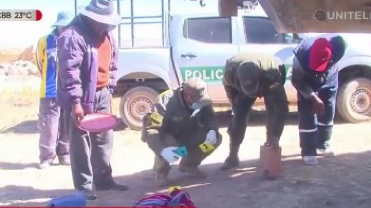 Los investigadores en el lugar del crimen. Foto: captura video de Unitel